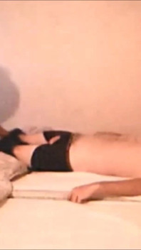 Una milf latina arrapata cavalca fino all'orgasmo