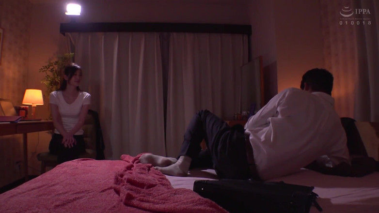 Smooth Time: Une jeune patronne me séduit avec des chuchotements doux et...