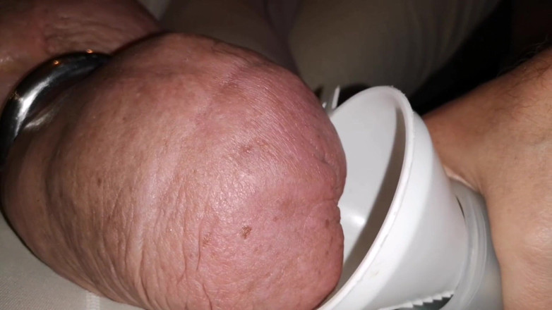 Monster_Meat_: Urgently pissing while doing glucose session