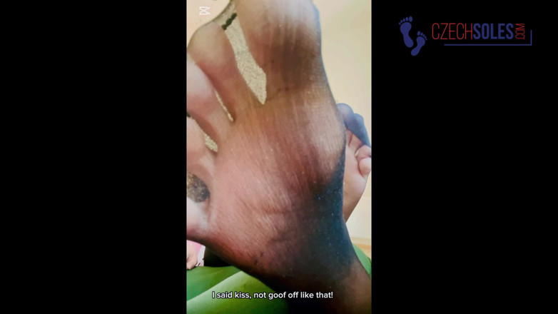 Czech Soles - foot fetish content: Нюхаю мои потные нейлоновые ступни неудачника в видео от первого лица