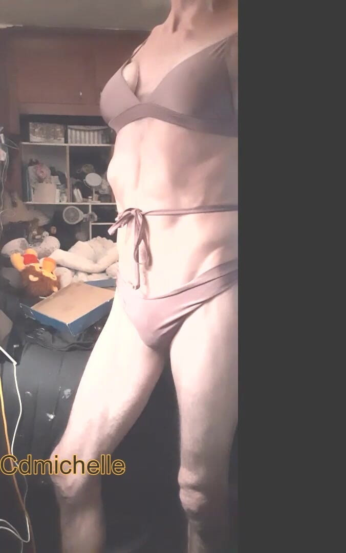 Cd Michelle lingerie: Cdmichelle vistiendo traje de baño marrón