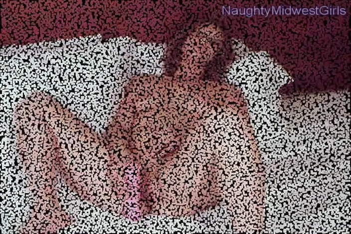 NaughtyMidwestGirls: Skye Lynn - Fumează și se masturbează