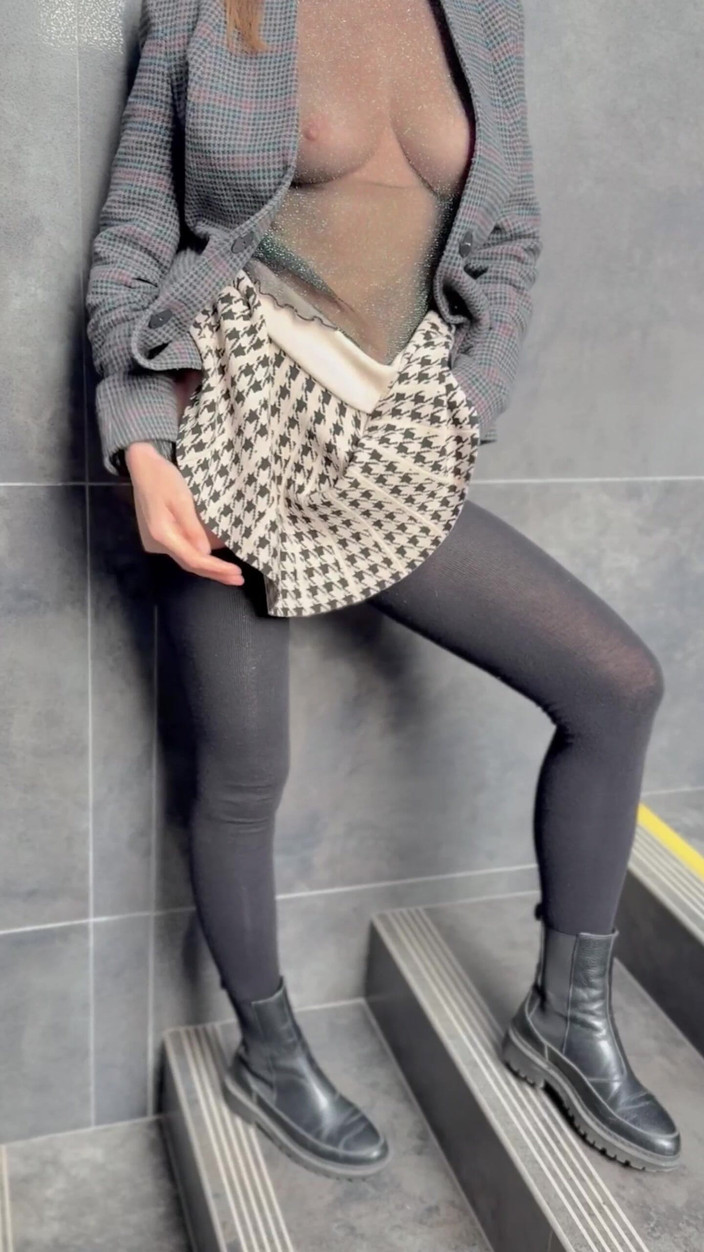 Sonya Pretty: Loop zonder slipje