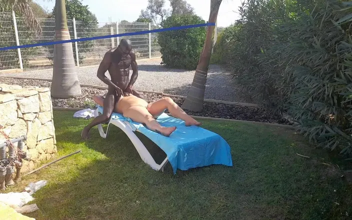 Catalia's Epic Filth: Sexy bazén Muž s velkým černým pérem masíruje Catalia a dostane...