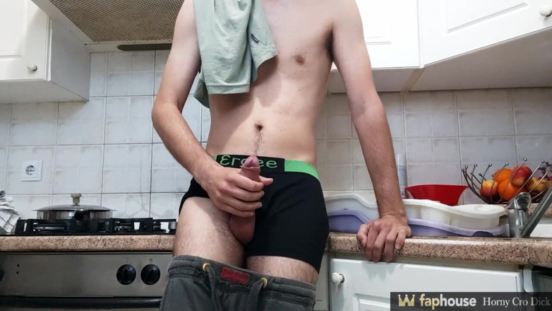 HornyCroDick: Толстый хорватский член