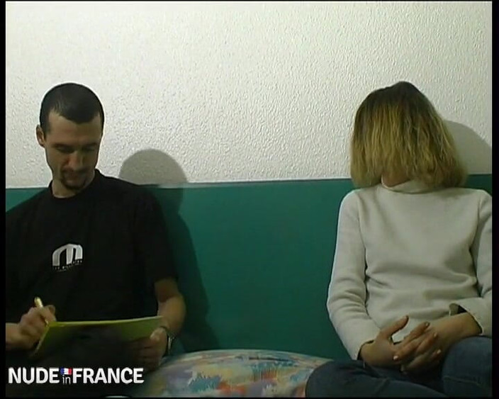 La France a Poil: Jennifer, bionda e ingenua, ci offre un incontro in hotel...