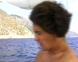 Enjoy German porn: Denna tyska blondie fick sitt ansikte täckt av yachtkapten