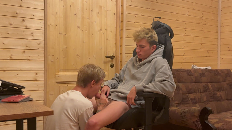 Ethan Lestray: Vídeo Completo Cara Com Grande Twink Fofo Apertado Enquanto Seu...