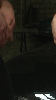 Tony Thorn a Jace Tyler šukají v autě