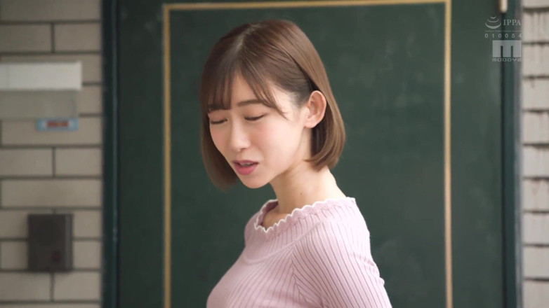 Smooth Time: Istri tetangga yang frustrasi menggoda pria ini dengan stoking G-string...