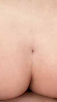 Posso participar? Enteada de 18 anos descobre a madrasta transando e entra no ménage da família!