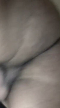 Si jalang dipancut dalam oleh kawannya dengan batang besar
