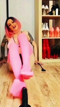 Lady Angela Foot Fetush Dream Clip MILF