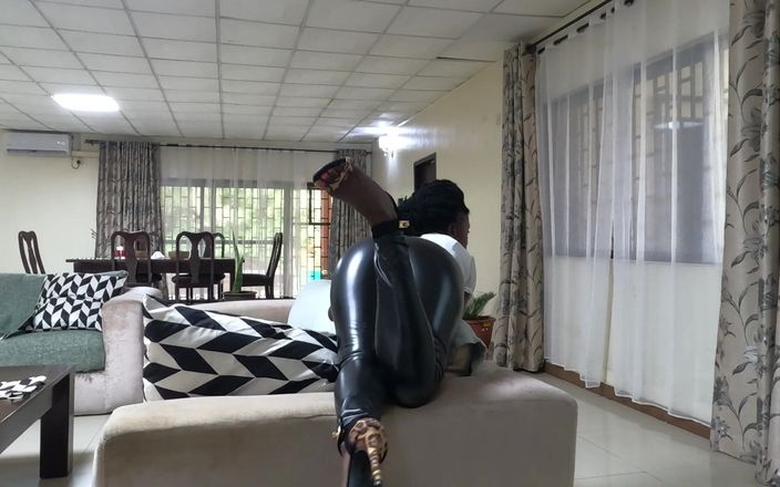 Black Swan: Visita surpresa de Sugardaddy acaba em mim fodendo ele cru...