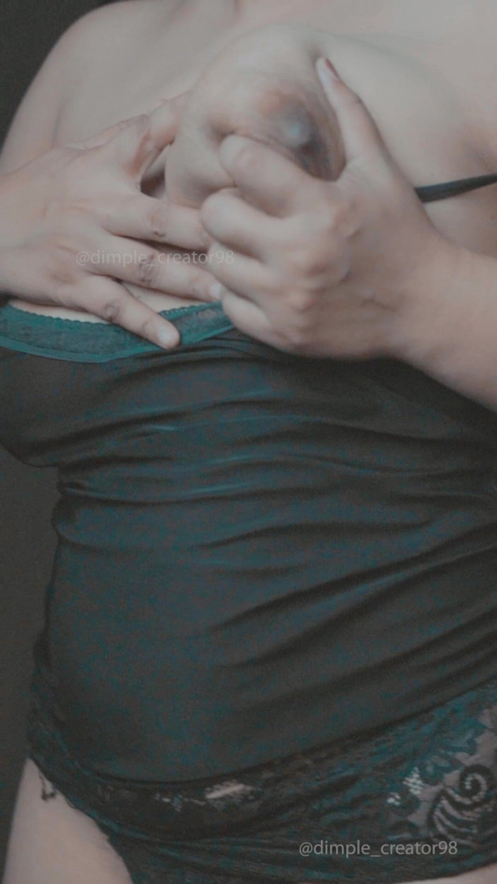 SneakyDimple98: Bong bhabi solo menari pantat besar