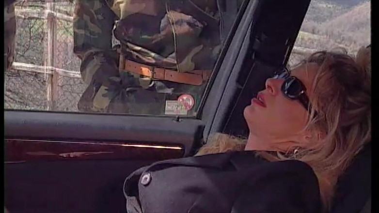 Inthe MILF room: This Italian Slut Sucks and Takes the Cocks of Four...