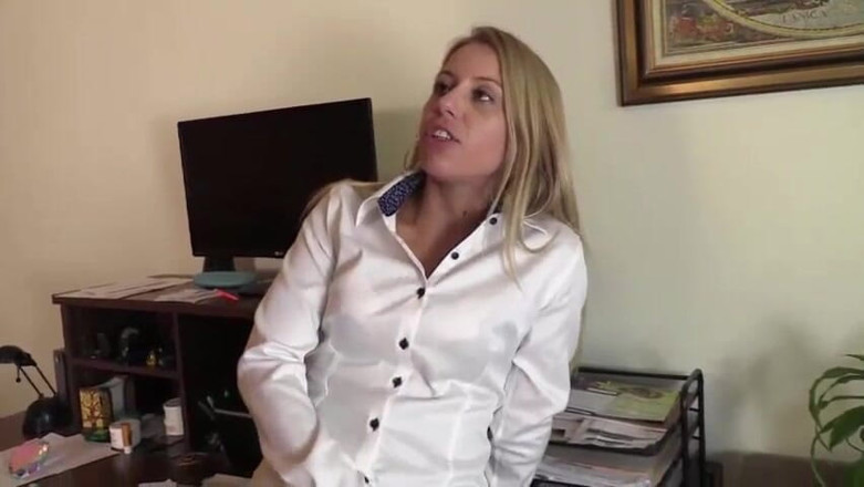 SapphoFilms - By Nikoletta Garian - Real Lesbian: Office Slut นิกกี้