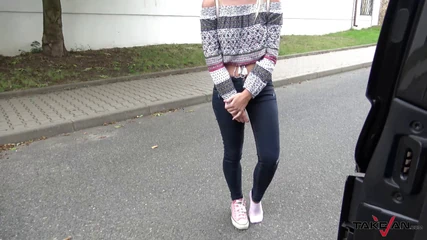 खोए हुए जूते वाली लड़की हमारी वैन को सबसे अच्छे समाधान के रूप में ढूंढती है लेकिन वह गलत है