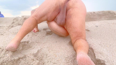 Hand-Free-Daddy-Chub: Midget Musclebear s tlustým zadkem má obrovské sperma bez rukou