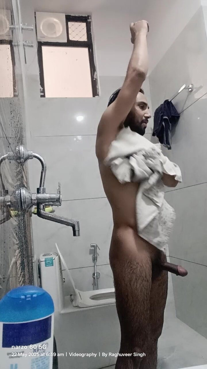 Rajasthani-old-lover: Nikmati melancap selepas menghisap zakar ayah tiri jiran saya