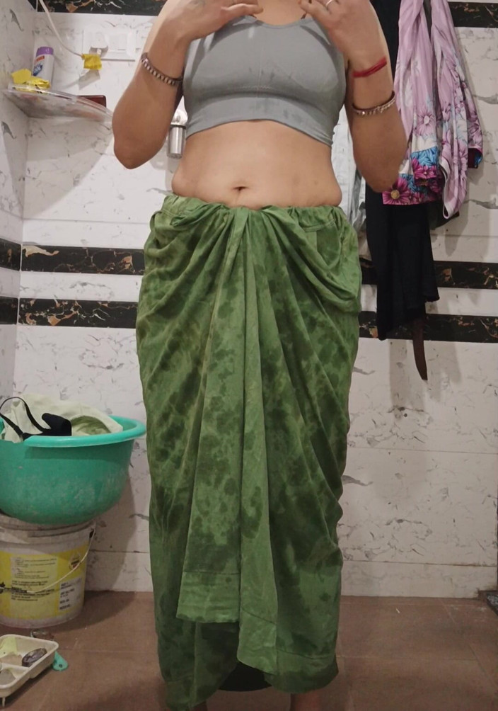 Priyahot77: Priya Bhabi groot poesje haar show