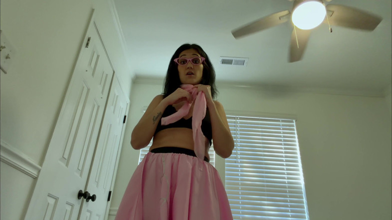 Kink in Time: Devyn's Sultry '50s Giantess Fantasy 4K POV Tiny Thrills Awaits!