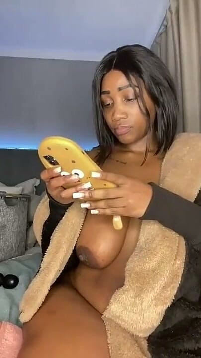 Legendary Booty Overdose: Negresă mare și frumoasă cu joc cu și stripteasing