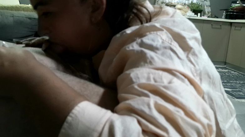 fantasycouplexxx: 내 사무실에서 아침에 펠라 비서