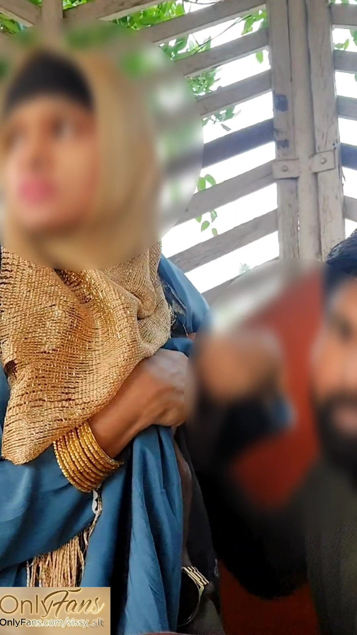 Submissive couple: Hijabi-mädchen Im Freien Riskanter Oralsex Mit Kleinem Schwanz