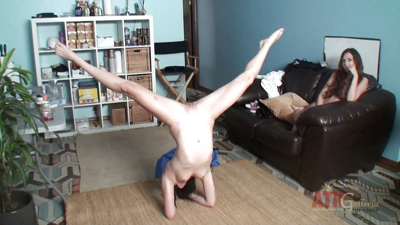 ATKIngdom: 舞台裏でのアクロバティックなポーズとオンデマンドのクィーイング