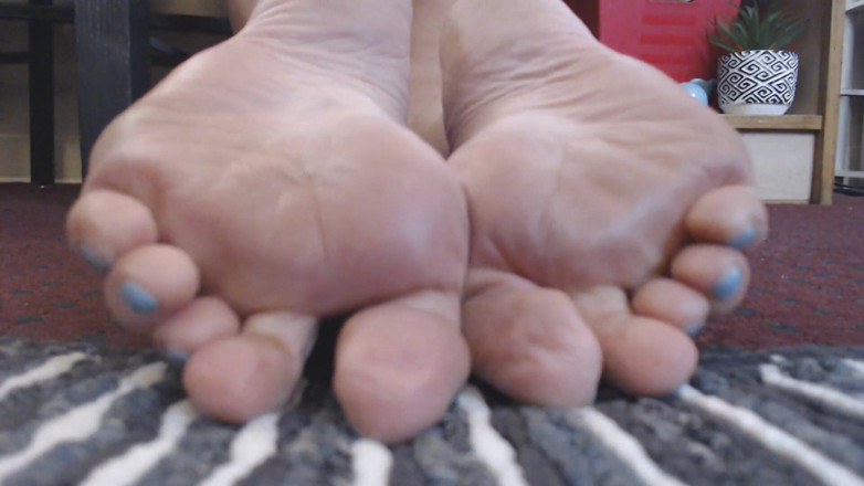 Abby Anna: Extreme closeup nails &amp; soles