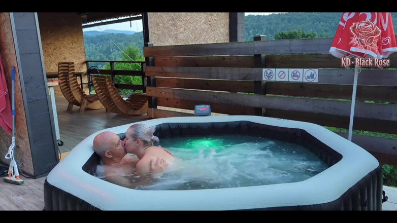 Kd Black Rose: Playtime in the Jacuzzi Relaxing Love in the Jacuzzi