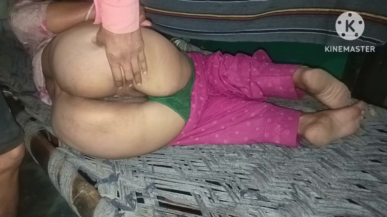 Savita5343: Індійська гаряча тінка, туга на відкритому повітрі, жорсткий секс, дезі сільська тінка дівчина на відкритому повітрі, жорстке х відео