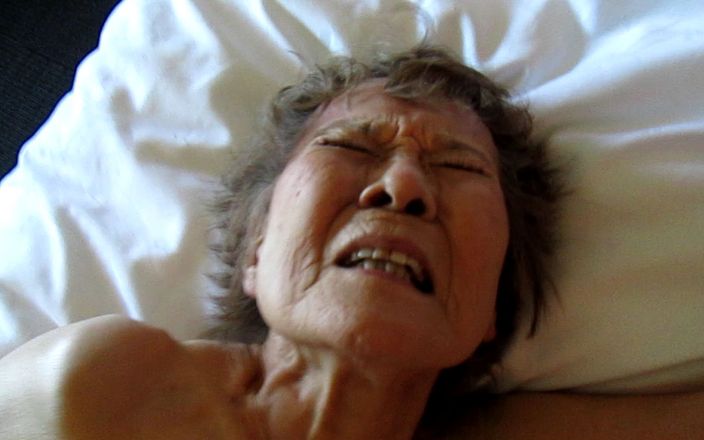 Cock Sucking Granny: Tillbaka för mer mormor gillar det grovt