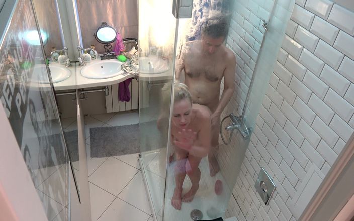 Dirty fantasy: Stomende neukpartij met stiefdochter onder de douche