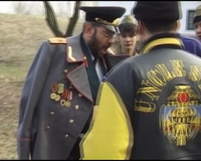 German Amateur Videos: Němečtí Soliders sají pár ptáků venku