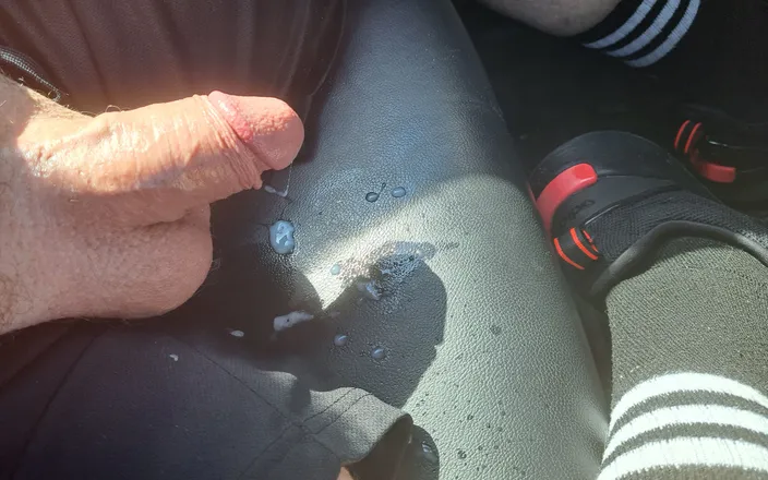 BearyHairy: Beary Hairy busts a load of cum in an outdoor...