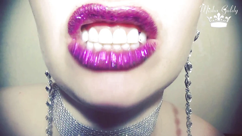 Goddess Misha Goldy: Roxo cheiro de lábio selvagem e caretas