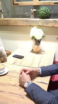 Une MILF Se Fait Baiser: Sinflare Drague Une MILF À Forte Poitrine Au Café