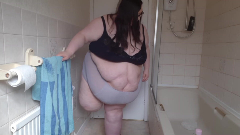 SSBBWLadyBrads: Товстушка в душі стриптиз, дозволяє оголитися