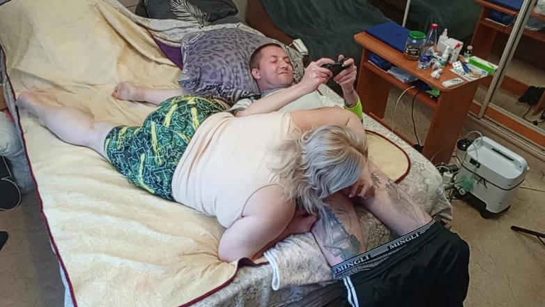 Zona901: O jogo do consola terminou com um boquete da madrasta...