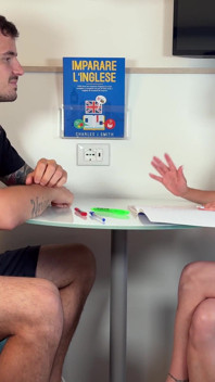 Italiano Faz Aula De Romeno, Coloca O Pau Na Boca E É Fodido Na Mesa De Centro Pelo Professor