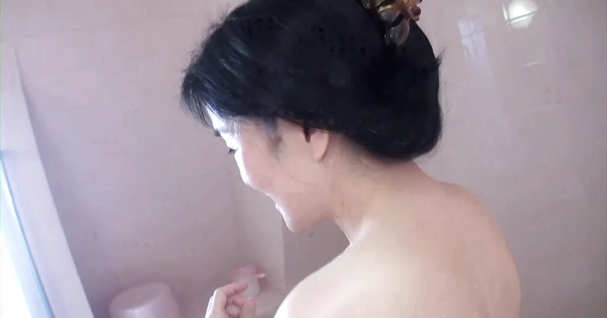 Japan Lust: 日本のおばあちゃんは中出しのためにそれをすべて裸にします | Faphouse