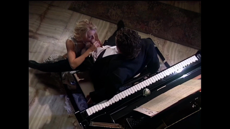 Blitzporn: Uma Noite De Piano E Orgasmos Para Uma Loira Sublime...