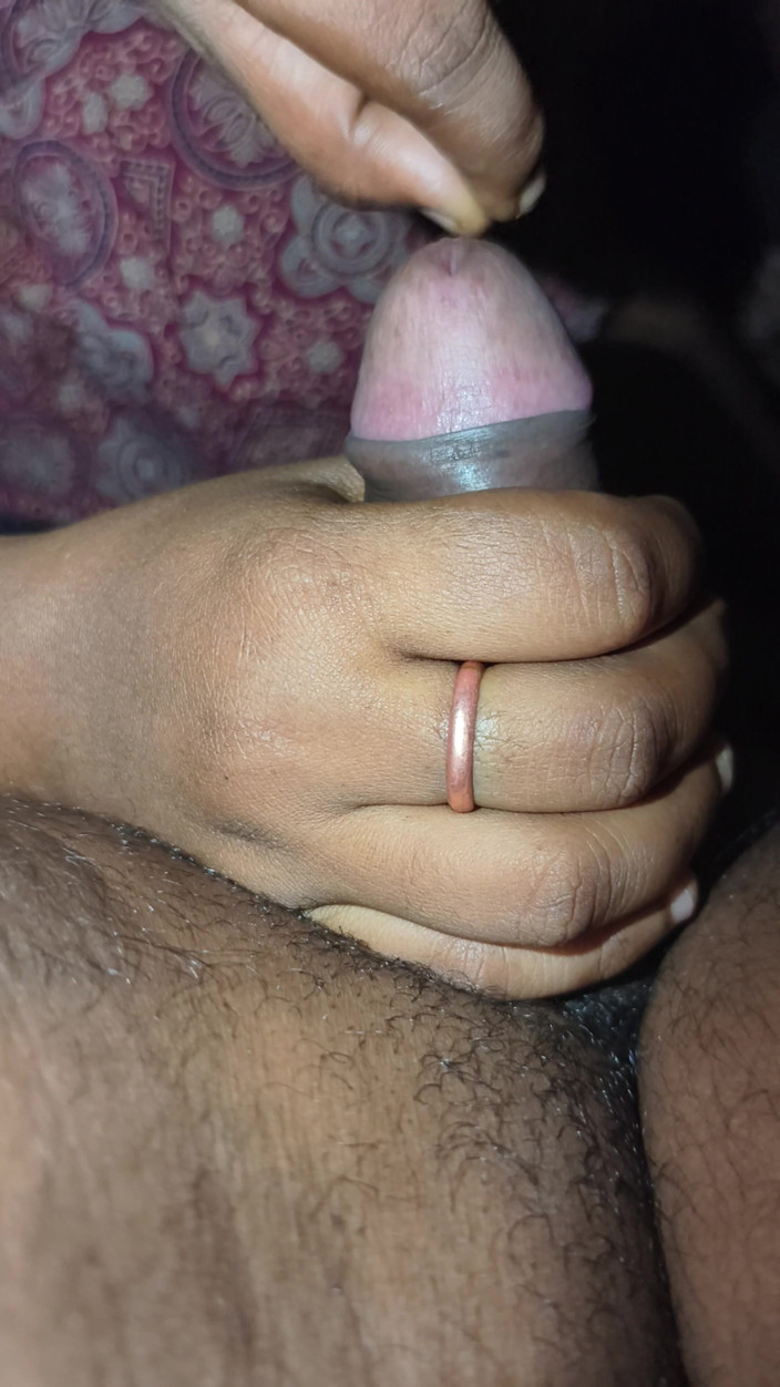 Realmallucouplevlog: Ciao cari oggi provo una sega, un pompino e usando...