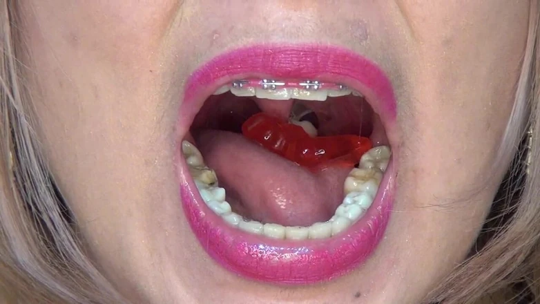Angel eyes studio: Swallowing Lots of Gummi Bears at Same Time!!