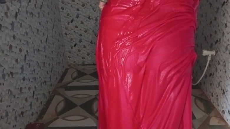 Ankurpriya000: Прія бхабхі приймає ванну у своїй ванній кімнаті - сексуально