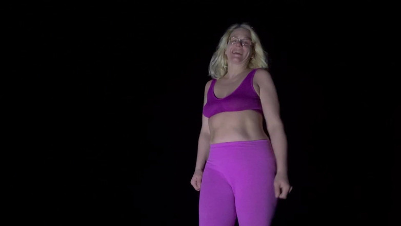 Putarankahotmilf: Caminata nocturna y quitar la mayor parte de mis ropas