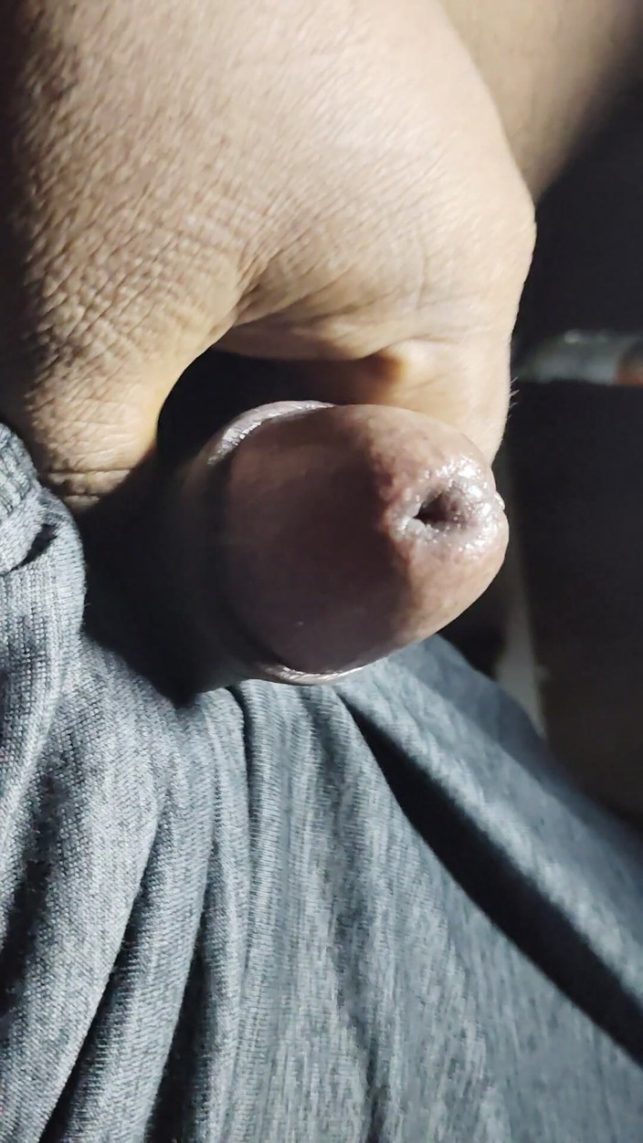 xyz_010: Sexy chico hace paja en masaje en panis