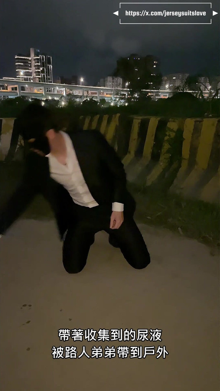 Human Urinal: A Office Worker